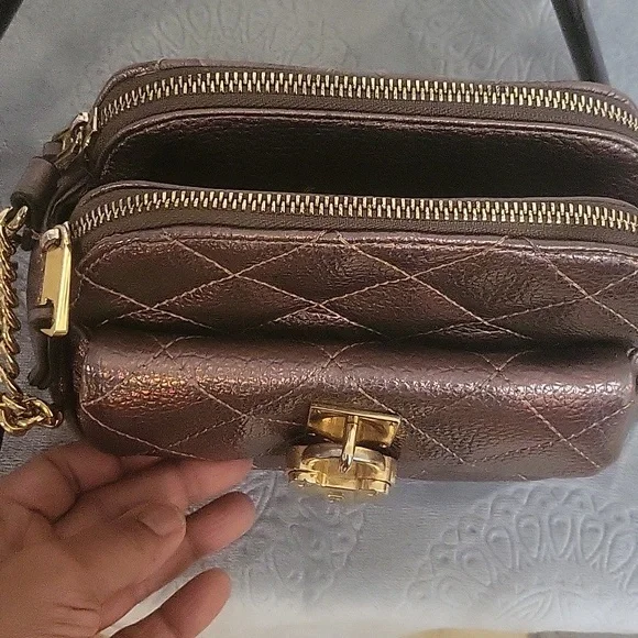 Juicy Couture iridescent pewter metalic sheen double quilted crossbody bag - Picture 2 of 11